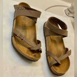 Birkenstock YARA, Women’s Size 10,men’s size 8, good condition, great bottom